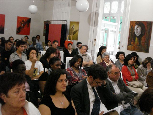 El publico asistente casi llenó el auditorio de Amics de la Unesco El publico asistente casi llenó el auditorio de Amics de la Unesco